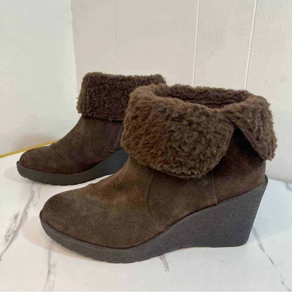 Kelly & Katie Dark Brown Sued Lined Fold Down Wedge Ankle Boots Size 7.5